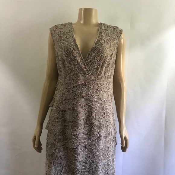 Jessica Howard Dresses & Skirts - JESSICA HOWARD 👠🍷stunning flattering  lace Dress